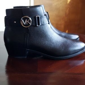 Michael Kors women's Harland bootie